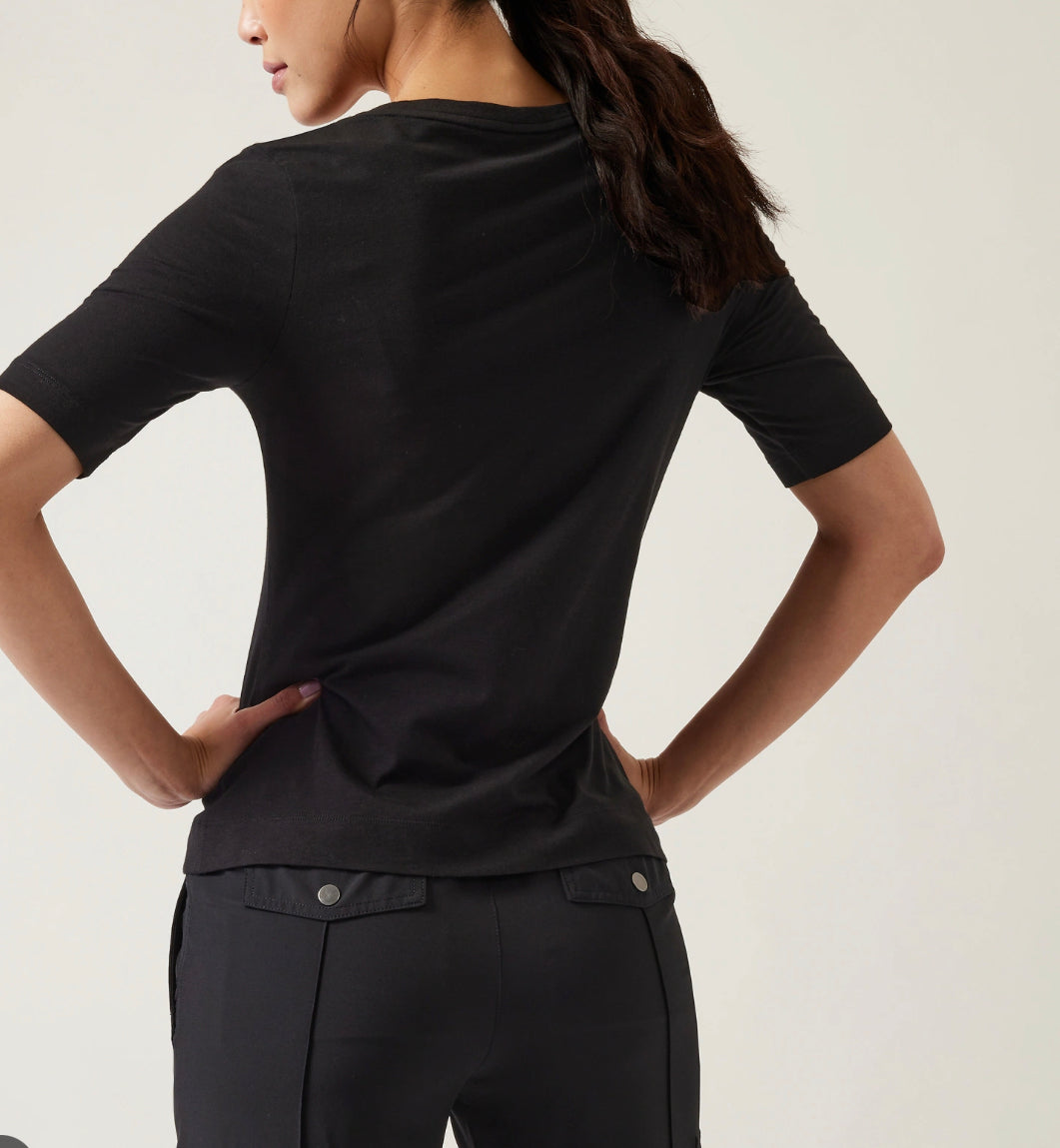 ATHLETA Outbound Scoop Tee, Black New! A4