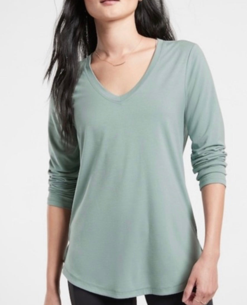 ATHLETA Essential V Neck Top, Teal, 1X NEW! A3