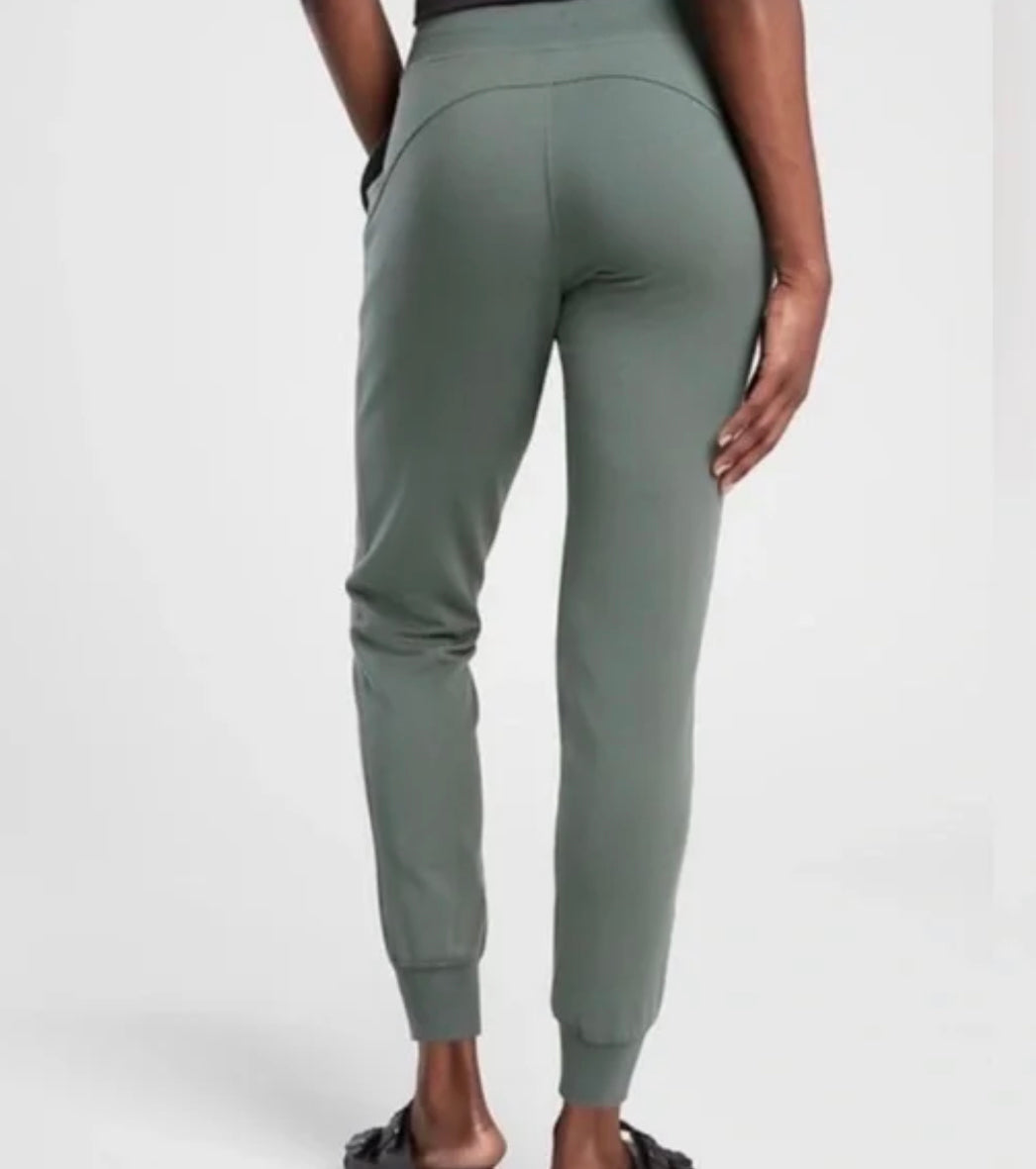 ATHLETA Balance Jogger NEW! Bali Green, Large A8