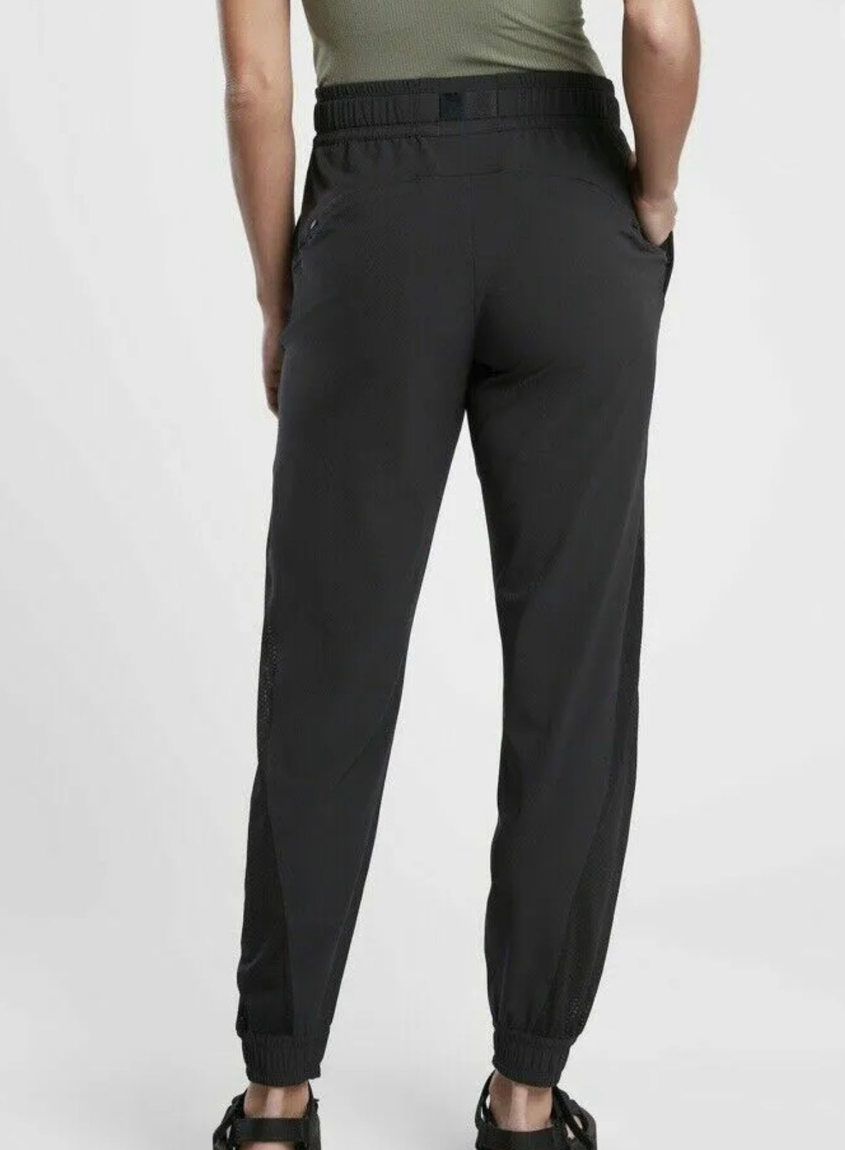 ATHLETA Quest Jogger, Black 8petite, NEW! A11