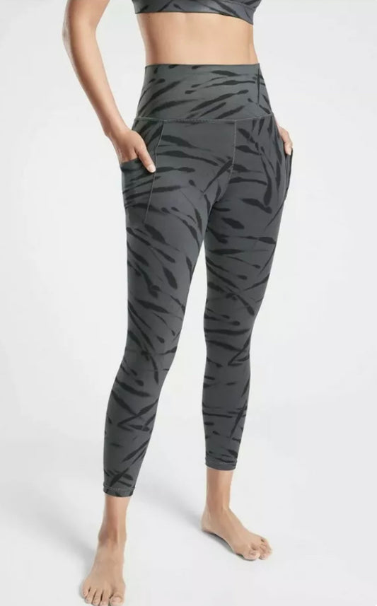 ATHLETA Salutation Stash Pocket Printed 7/8 (NEW) Small