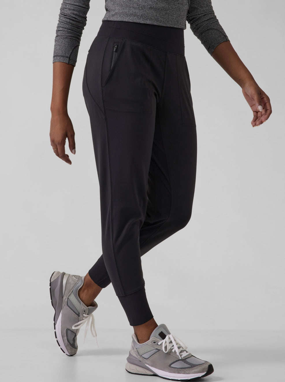 ATHLETA Venice Mid Rise Jogger, Black, A6