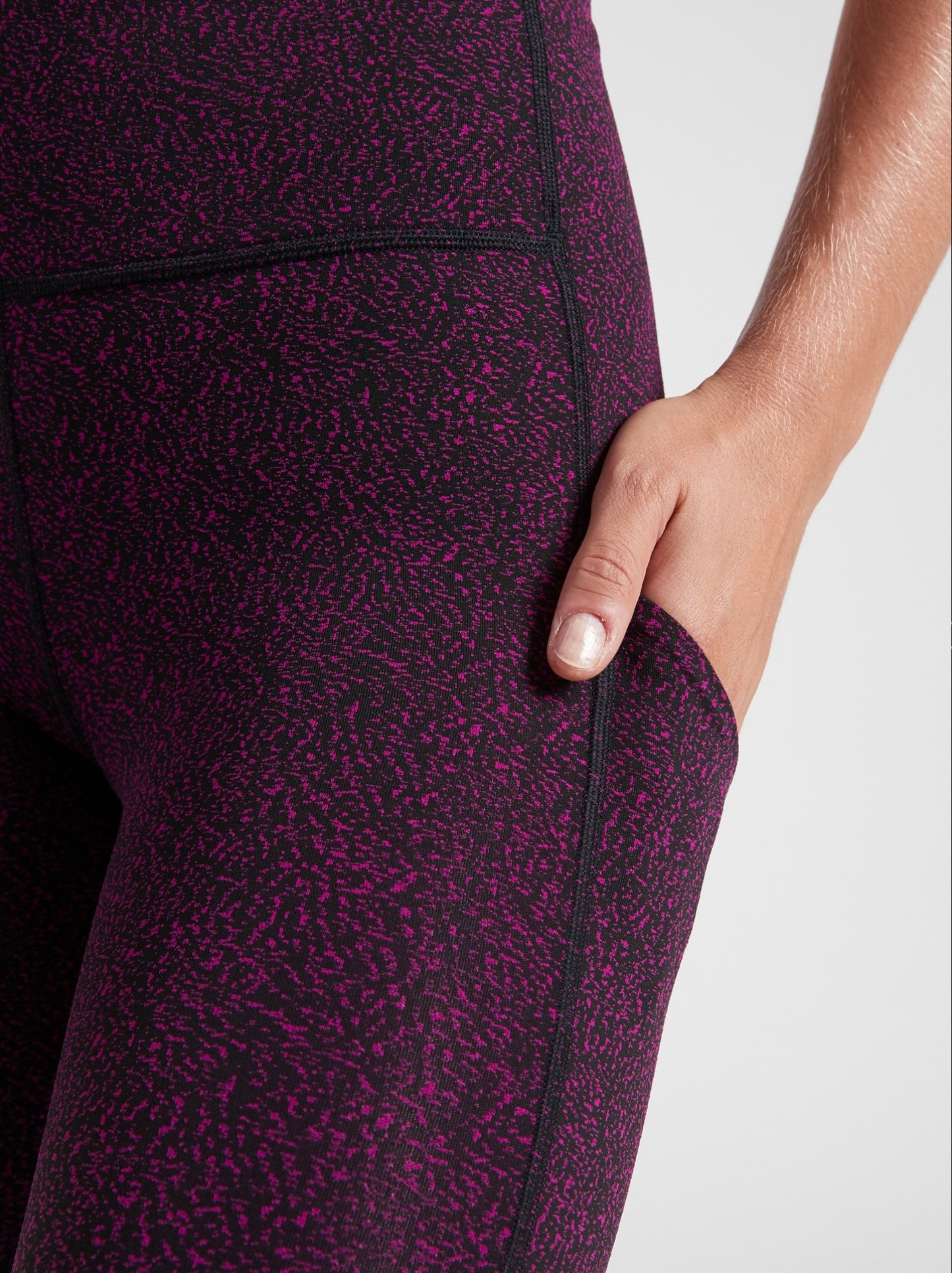 ATHLETA Ultimate Stash Pocket Textured 7/8 Tight, Black and Fuchsia, Medium A8