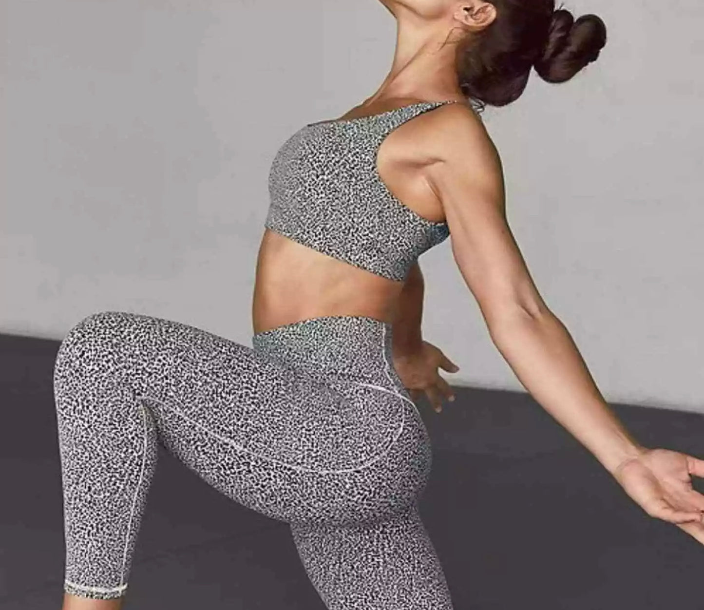 ATHLETA D-DD Exhale Textured Bra, Jacquard Black and White