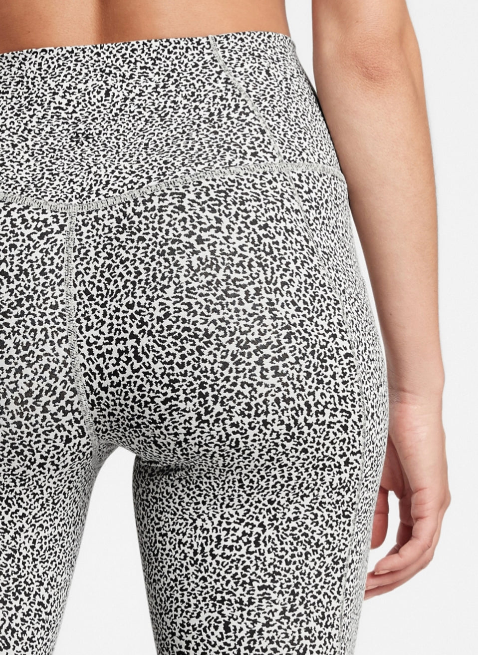 ATHLETA Salutation Stash Pocket 7/8 Textured Tight (NEW) Large