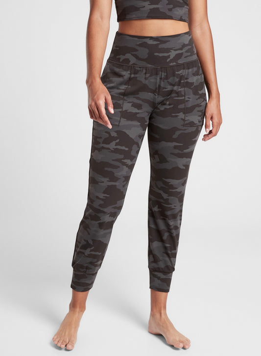 ATHLETA Salutation Jogger Black Camo (NEW) XXS