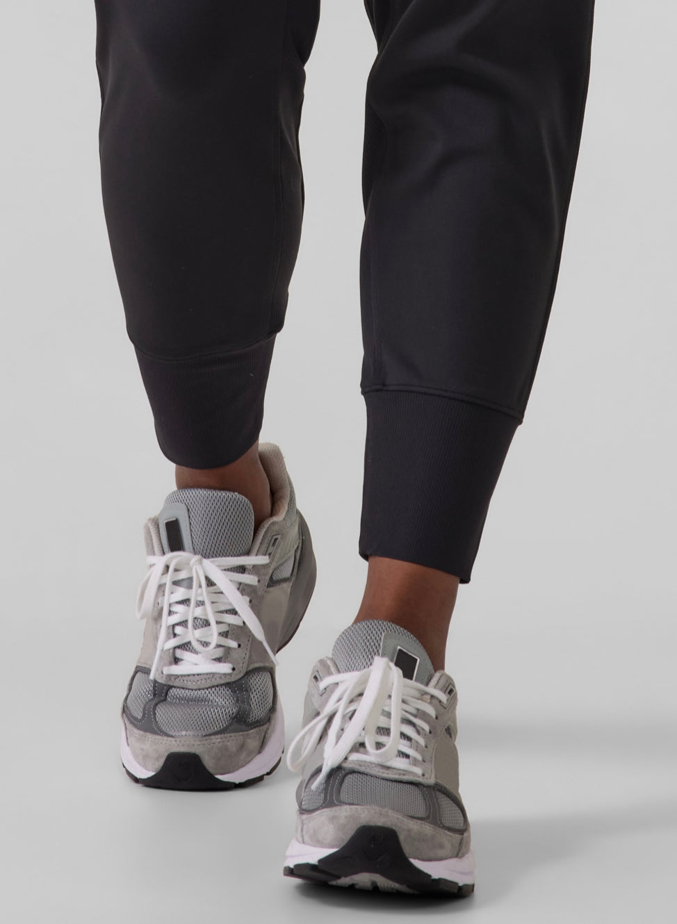 ATHLETA Venice Mid Rise Jogger, Black, A6