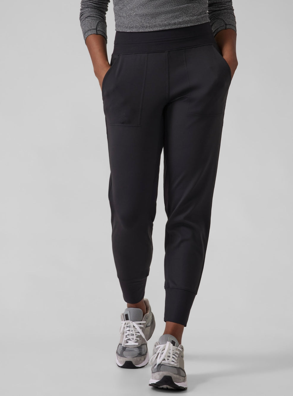 ATHLETA Venice Mid Rise Jogger, Black, A6