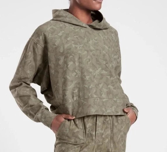 ATHLETA Printed Farallon Sweatshirt, Black Olive Camo, Large Petite. New! B11