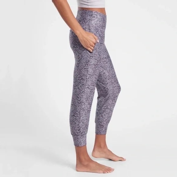 ATHLETA Salutation Printed Crop Jogger, Leopard Print Violet (NEW) Small A8