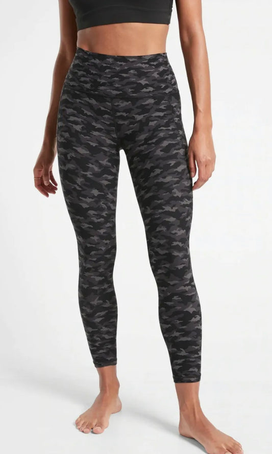 ATHLETA Salutation Stash Pocket Printed 7/8