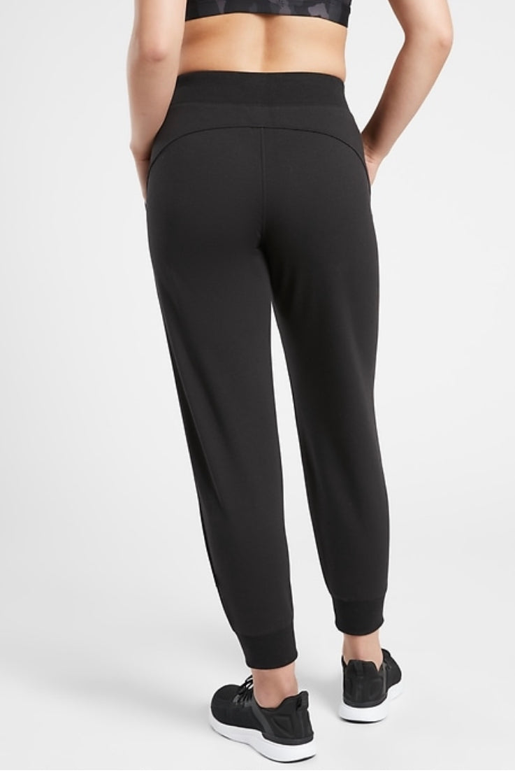 NWT Athleta Triumph Jogger size M/P in Black with Pockets www.gepil.in