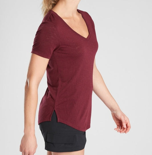 ATHLETA Breezy Scoop V-Neck Tee, Burgundy Small New! A4
